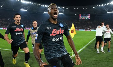 نابولي يعزز صدارته للدوري الإيطالي بفوز صعب على روما