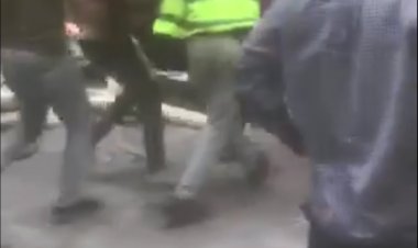 سقوط سقالة خشبية بجوار محطة مترو فيصل ووجود إصابات.. صور