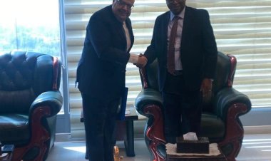 سفير مصر لدى السودان يلتقي وزير العدل السوداني لبحث مجمل علاقات التعاون