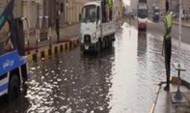 جهود مكثفة لرجال الشرطة لمساعدة المواطنين لمواجهة موجة الطقس السيئ