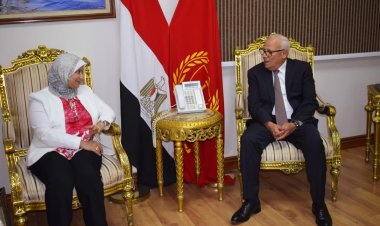 محافظ بورسعيد يستقبل نقيب عام التمريض المصري