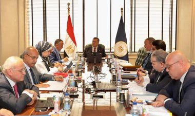 وزير السياحة يترأس اجتماع المجلس الأعلى للآثار