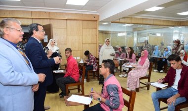 رئيس جامعة سوهاج يتابع امتحانات قبول الطلاب الصم بكلية التربية النوعية