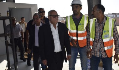 محافظ بورسعيد يتفقد سير العمل في إنشاء مصنع إنتاج الغازات