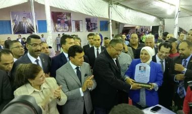 وزير الشباب يتفقد ملتقى توظيف «مشروع شباب للمستقبل» فى الإسكندرية