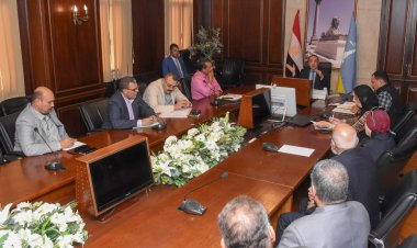 محافظ الإسكندرية يلتقي بعض ملاك مدينة 6 أكتوبر ويستمتع لشكواهم