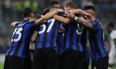 إنتر يسحق فيكتوريا بلزن برباعية ويعقد موقف برشلونة