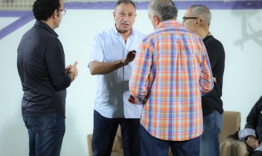 قبل مباراة السوبر.. رئيس شركة بريزنتيشن يزور بعثة الأهلي في الإمارات