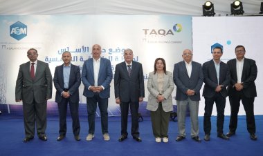 محافظ المنيا يضع حجر الأساس لمحطة طاقة شمسية لشركة أسكوم لتصنيع الكربونات والكيماويات