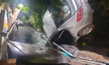 انزلاق مقطورة تحمل أجسام كبارى أعلى كوبري ثروت