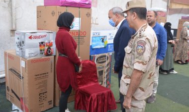 محافظ القليوبية يسلم 8 عرائس يتيمات أجهزة منزلية