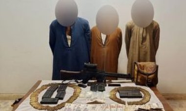 ضبط سلاح ناري وذخائر ومخدرات بحوزة 3 عناصر إجرامية بالمنيا