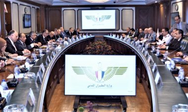 وزير الطيران يوجه بتقديم كافة التيسيرات وجودة الخدمات للمسافرين
