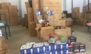 ضبط مصنع لإنتاج الأدوات الكهربائية دون ترخيص بالقليوبية