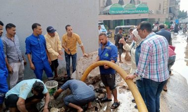 غرق الشارع القديم بالباجور بالمنوفية إثر اصطدام أتوبيس بحنفية حريق