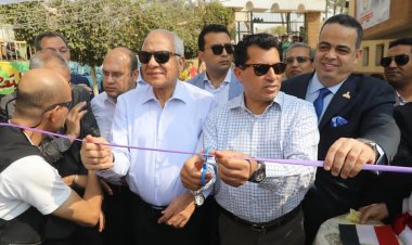 وزير الرياضة ومحافظ الجيزة يفتتحان عددا من ملاعب كرة القدم الخماسية