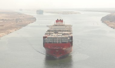 قناة السويس تشهد عبور 65 سفينة من الاتجاهين.. اليوم السبت