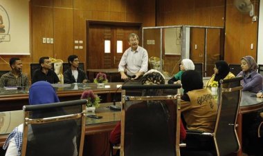 الوفد الهولندي البحثي يواصل محاضراته العلمية بكلية الآداب بسوهاج