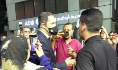 علاء وجمال مبارك  يقدمان واجب العزاء في فريد الديب (صور)