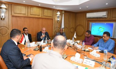 محافظ قنا يعقد اجتماعا عاجلا لبحث تنفيذ قرارات مجلس المحافظين  