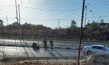 الاحتلال الإسرائيلي يصيب فلسطينيًا بجروح خطيرة بزعم تنفيذه عملية "دهس"