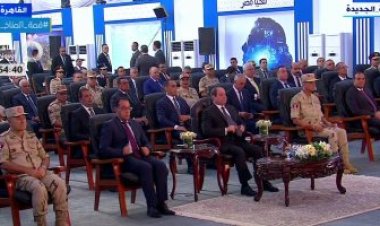 الرئيس السيسي يستمع  إلى شرح تفصيلي بشأن عمل مركز التحكم المركزي