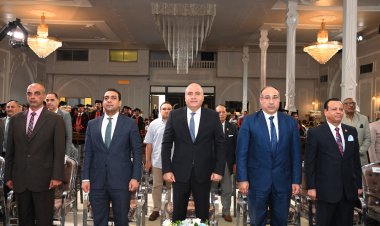 محافظ قنا يشارك فى حفل تكريم خريجى الدورة الأساسية للمدربين والإداريين