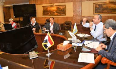 محافظ الغربية يناقش الموقف التنفيذي لمشروعات حياة كريمة