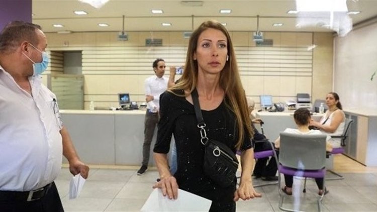 نجاح خطة نائبة بالبرلمان اللبناني بصرف أموالها بعد اعتصامها فى بنك