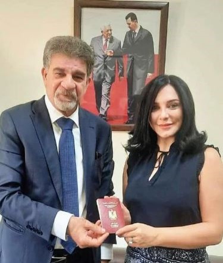 سولاف فواخرجي تحصل على الجنسية الفلسطينية