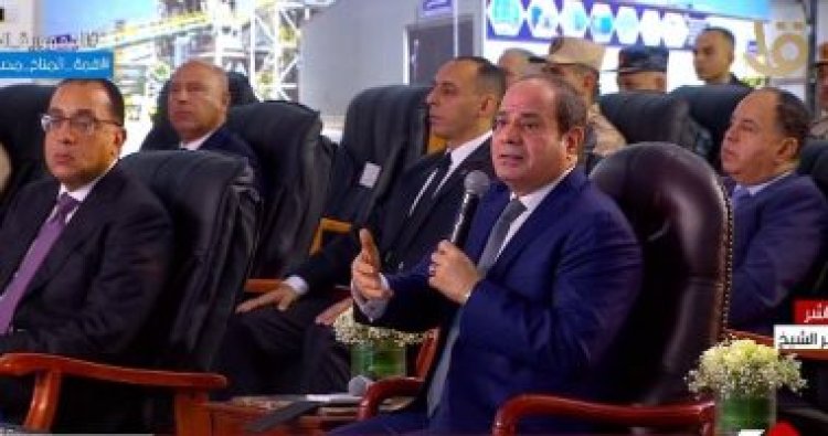 الرئيس السيسي: الأساسيات أصبحت متوفرة بمجمع مصانع الرمال السوداء