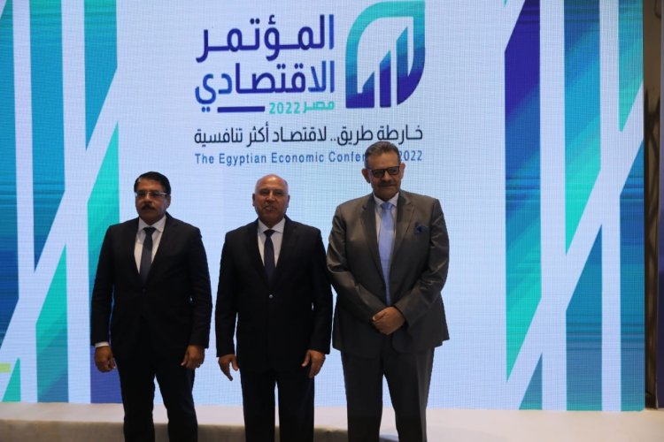 وزير النقــل يشهد توقيع مذكرة تفاهم بشأن إنشاء شركة مساهمة مصرية مع القطاع الخاص