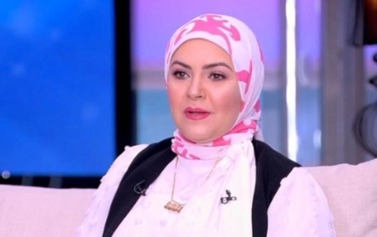 «مقتنعة بيه وبحبه».. منال عبد اللطيف تتراجع عن تصريحاتها بشأن خلعها للحجاب