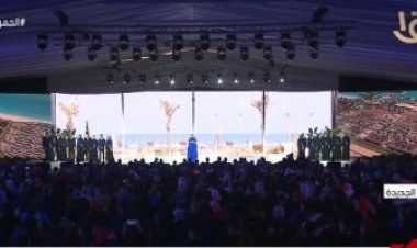 الرئيس السيسي يشاهد فقرة فنية لكورال جامعة المنصورة