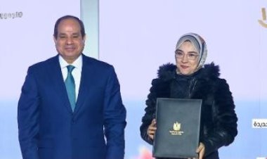 الرئيس السيسي يسلم عقود وحدات إسكان اجتماعي بالدقهلية  لعدد من المواطنين