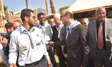 رئيس جامعة أسيوط يقود مسيرة طلابية حاشدة تحت عنوان «التنمية المستدامة»