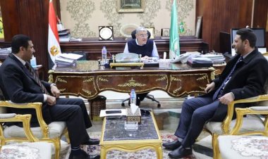 محافظ المنيا يناقش عدد من القضايا الخدمية مع أعضاء مجلس النواب