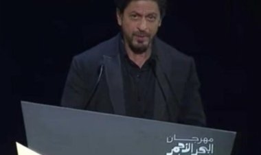 شاروخان خلال تكريمه بمهرجان البحر الأحمر السينمائي: عدم التفاهم وراء الحروب.. والسعودية قفزت للأمام