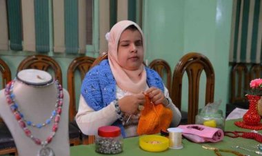 أهدت الرئيس السيسي سبحة من الفيروز.. من هي ياسمين كشك؟