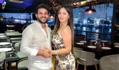 شاهد.. محمد رشاد يحتفل بعيد ميلاد خطيبته في دبي