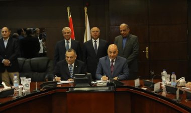 وزيرا النقل وقطاع الأعمال يشهدان عقد تصنيع وشراء 100 حافلة كهرباء