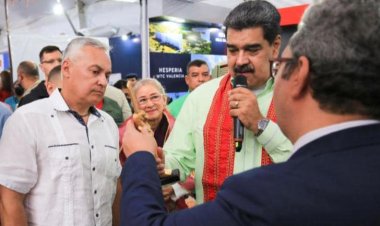 الرئيس الفنزويلي يتفقد الجناح المصري بمعرض«FITVEN22»