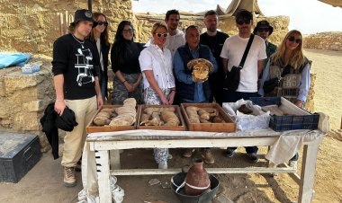 وفد «ديور» العالمي يزور أثار سقارة بصحبة مصطفى وزيري