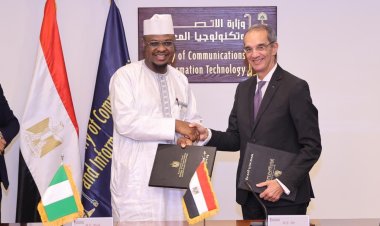 وزير  الاتصالات يوقع مذكرة تفاهم مع نظيره النيجيري في مجال تكنولوجيا المعلومات