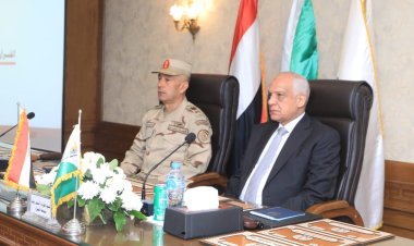 محافظ الجيزة يكرم أسر شهداء القوات المسلحة