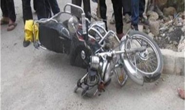 إصابة 3 أشخاص في حادث انقلاب دراجة بخارية بالصف