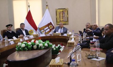 محافظ الوادي الجديد يبحث إنشاء مركز السيطرة الموحد للطوارئ