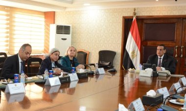 وزير التنمية المحلية يرأس اجتماع لجنة التسيير الخاصة بمشروع أيادي مصر