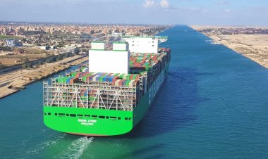 حركة الملاحة بقناة السويس تشهد عبور سفينة الحاويات العملاقة «EVER ATOP»