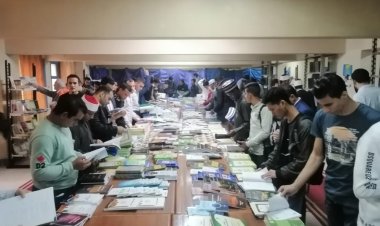 إقبال كبير على إصدارات المجلس الأعلى للشئون الإسلامية في أول أيام معرض الكتاب